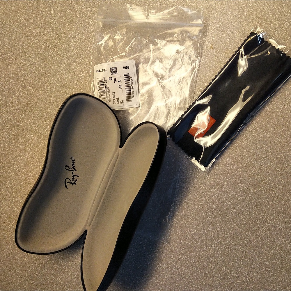 NEW-Ray Ban hard shell sunglasses case